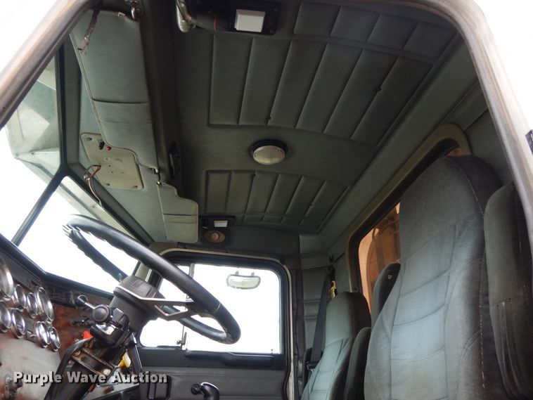 image for item DJ7472 1998 Peterbilt 378  semi truck