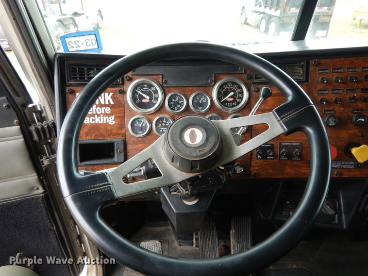 image for item DJ7472 1998 Peterbilt 378  semi truck