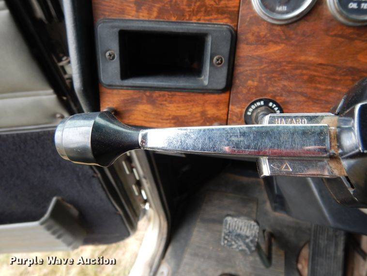 image for item DJ7472 1998 Peterbilt 378  semi truck