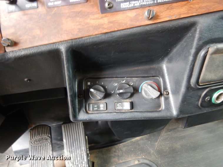 image for item DJ7472 1998 Peterbilt 378  semi truck