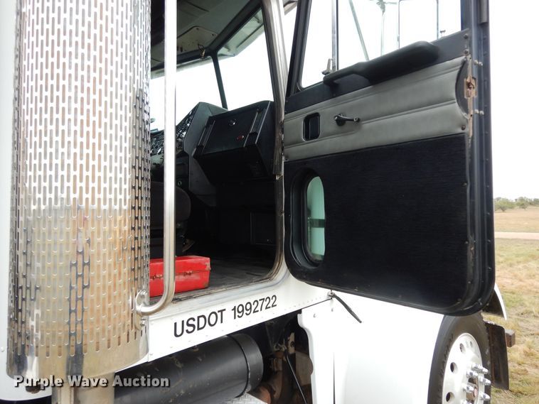 image for item DJ7472 1998 Peterbilt 378  semi truck