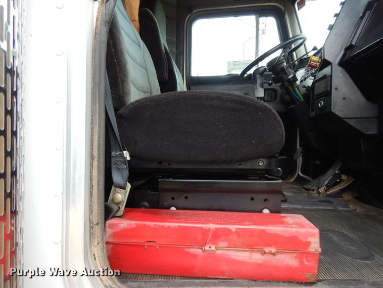 image for item DJ7472 1998 Peterbilt 378  semi truck