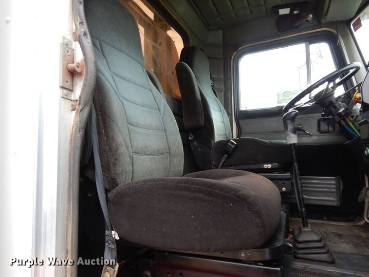 image for item DJ7472 1998 Peterbilt 378  semi truck