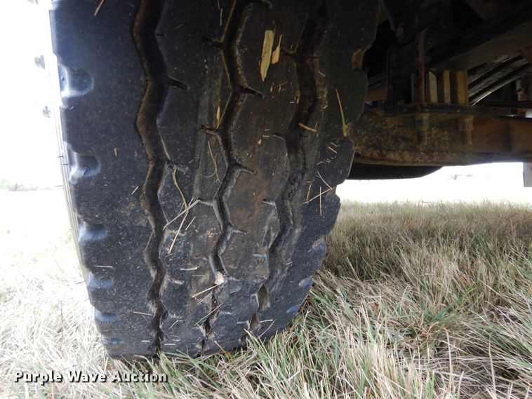 image for item DJ7472 1998 Peterbilt 378  semi truck