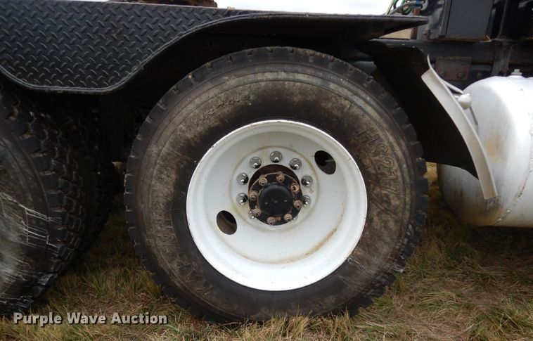 image for item DJ7472 1998 Peterbilt 378  semi truck