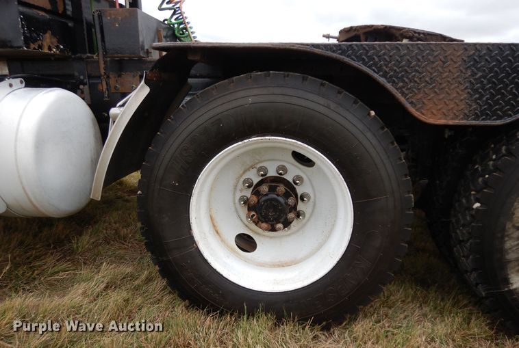 image for item DJ7472 1998 Peterbilt 378  semi truck