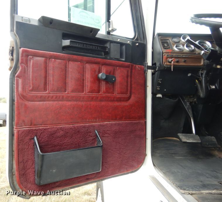 image for item DJ7473 1995 Freightliner FLD  dump truck