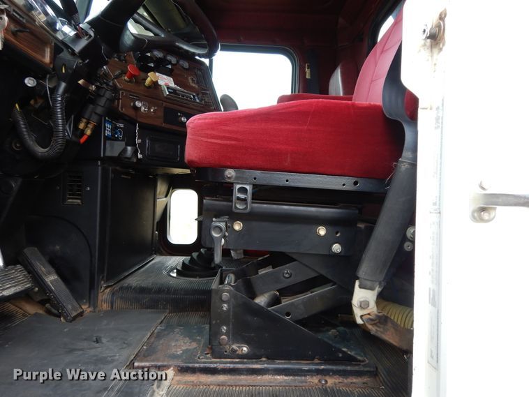 image for item DJ7473 1995 Freightliner FLD  dump truck