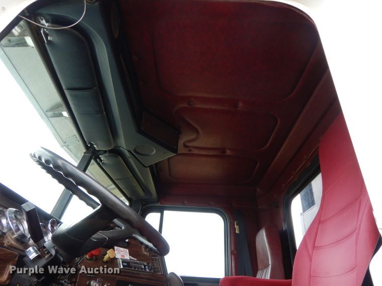 image for item DJ7473 1995 Freightliner FLD  dump truck