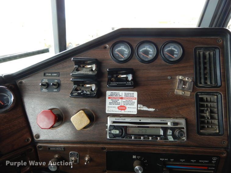 image for item DJ7473 1995 Freightliner FLD  dump truck