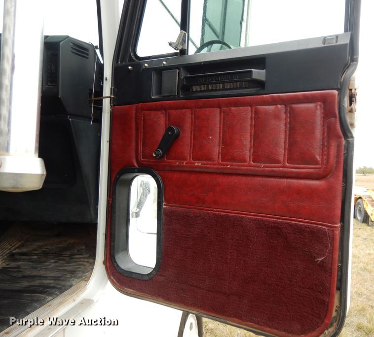 image for item DJ7473 1995 Freightliner FLD  dump truck