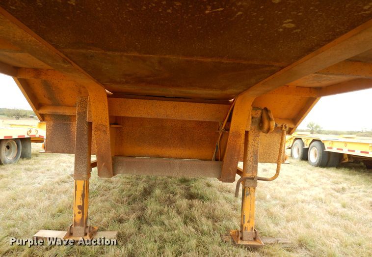 image for item DJ7479 2000 Fontaine FLT-7-35HBTW  drop deck equipment trailer