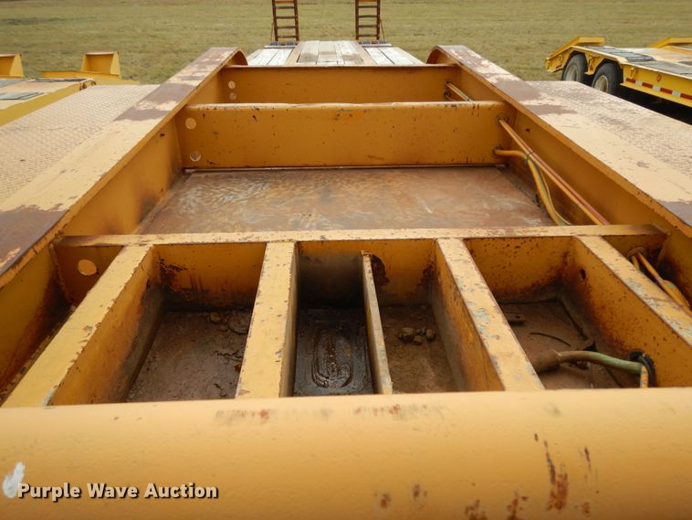 image for item DJ7479 2000 Fontaine FLT-7-35HBTW  drop deck equipment trailer