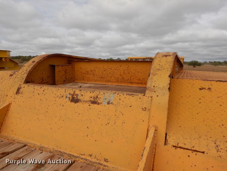 image for item DJ7479 2000 Fontaine FLT-7-35HBTW  drop deck equipment trailer