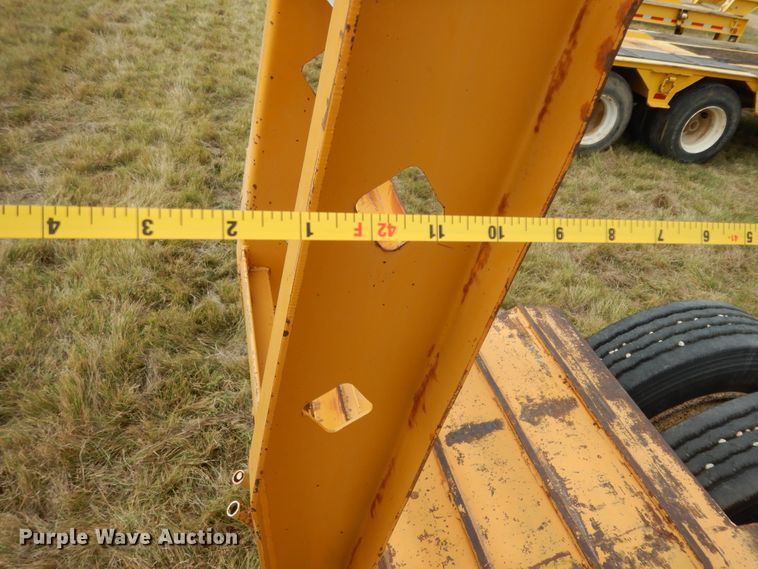 image for item DJ7479 2000 Fontaine FLT-7-35HBTW  drop deck equipment trailer