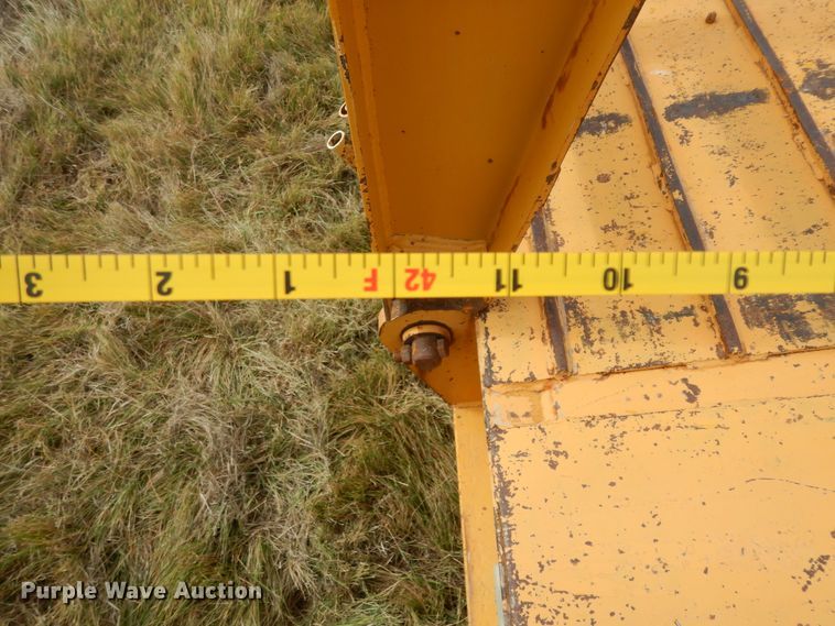 image for item DJ7479 2000 Fontaine FLT-7-35HBTW  drop deck equipment trailer