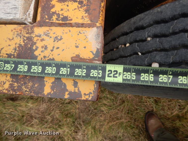 image for item DJ7479 2000 Fontaine FLT-7-35HBTW  drop deck equipment trailer