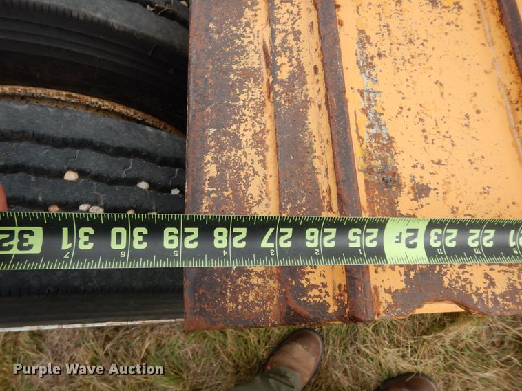 image for item DJ7479 2000 Fontaine FLT-7-35HBTW  drop deck equipment trailer