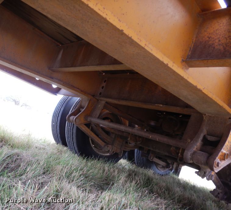 image for item DJ7479 2000 Fontaine FLT-7-35HBTW  drop deck equipment trailer