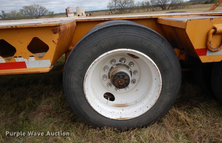 image for item DJ7479 2000 Fontaine FLT-7-35HBTW  drop deck equipment trailer