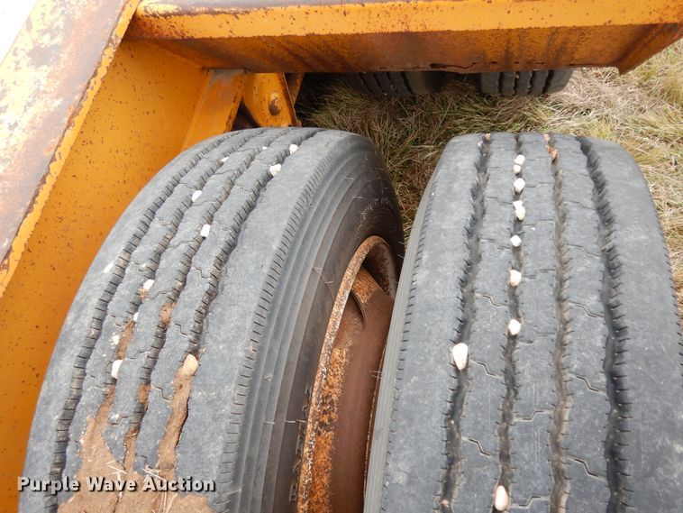 image for item DJ7479 2000 Fontaine FLT-7-35HBTW  drop deck equipment trailer