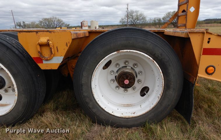 image for item DJ7479 2000 Fontaine FLT-7-35HBTW  drop deck equipment trailer