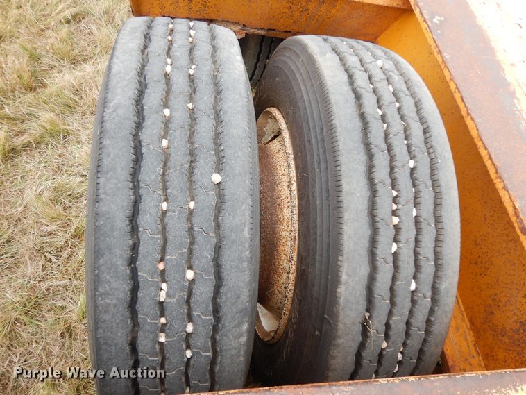 image for item DJ7479 2000 Fontaine FLT-7-35HBTW  drop deck equipment trailer