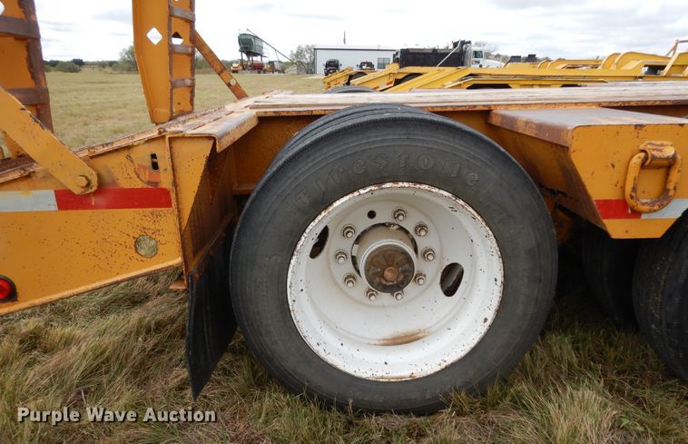 image for item DJ7479 2000 Fontaine FLT-7-35HBTW  drop deck equipment trailer