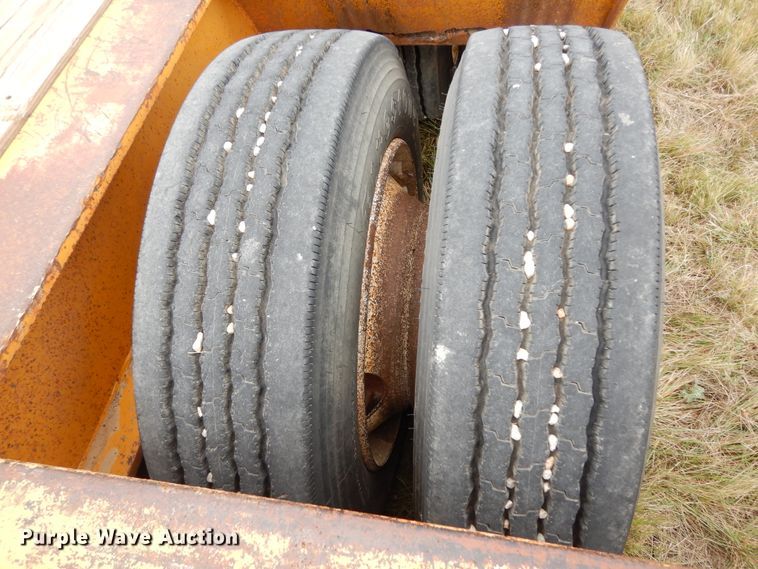 image for item DJ7479 2000 Fontaine FLT-7-35HBTW  drop deck equipment trailer