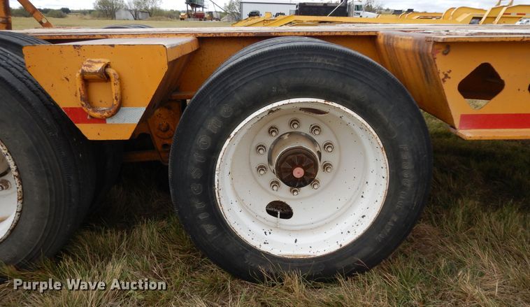 image for item DJ7479 2000 Fontaine FLT-7-35HBTW  drop deck equipment trailer