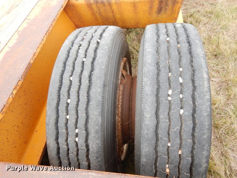 image for item DJ7479 2000 Fontaine FLT-7-35HBTW  drop deck equipment trailer