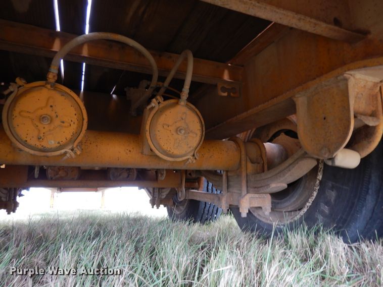 image for item DJ7479 2000 Fontaine FLT-7-35HBTW  drop deck equipment trailer