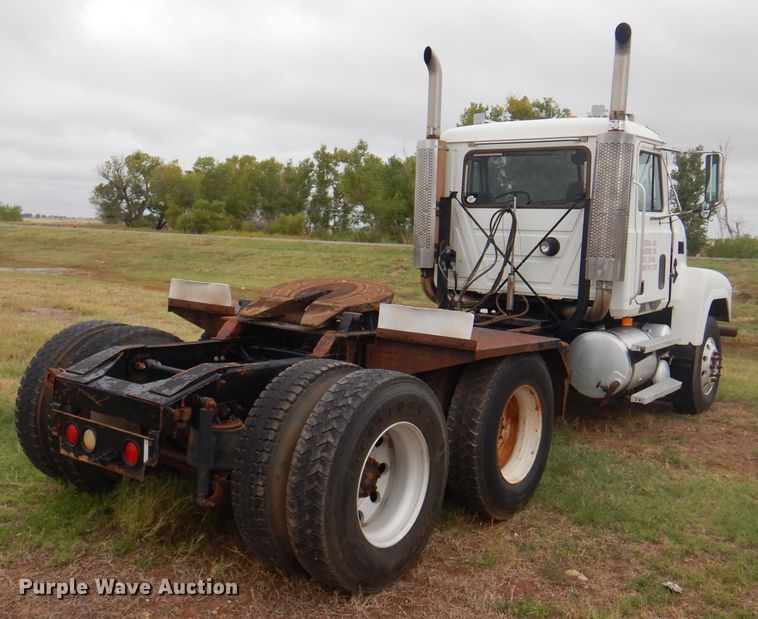 image for item DJ7514 2001 Mack CH613  semi truck