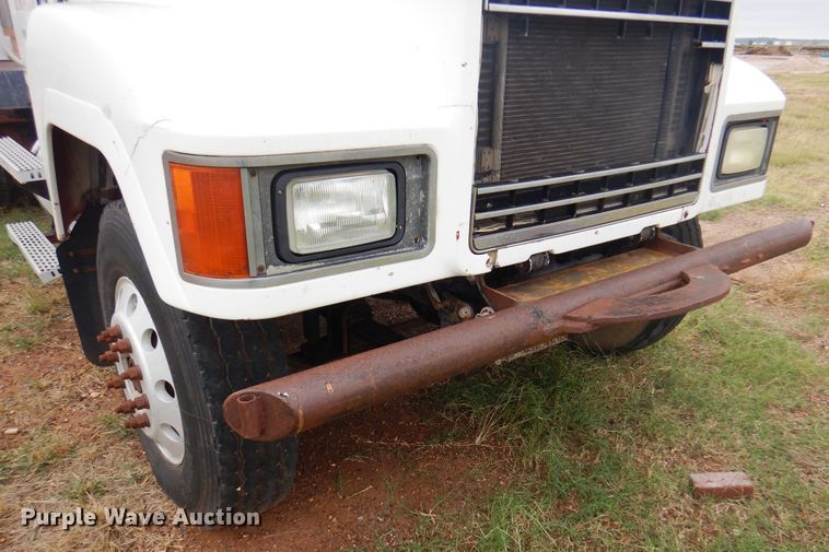 image for item DJ7514 2001 Mack CH613  semi truck