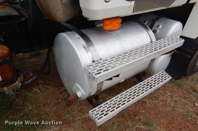 image for item DJ7514 2001 Mack CH613  semi truck