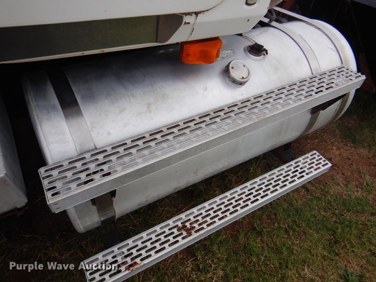 image for item DJ7514 2001 Mack CH613  semi truck