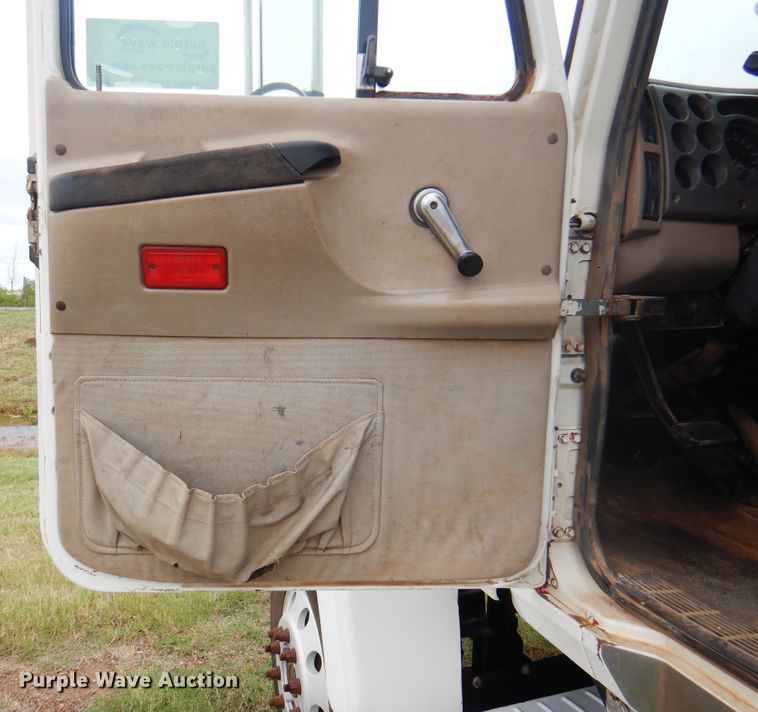 image for item DJ7514 2001 Mack CH613  semi truck