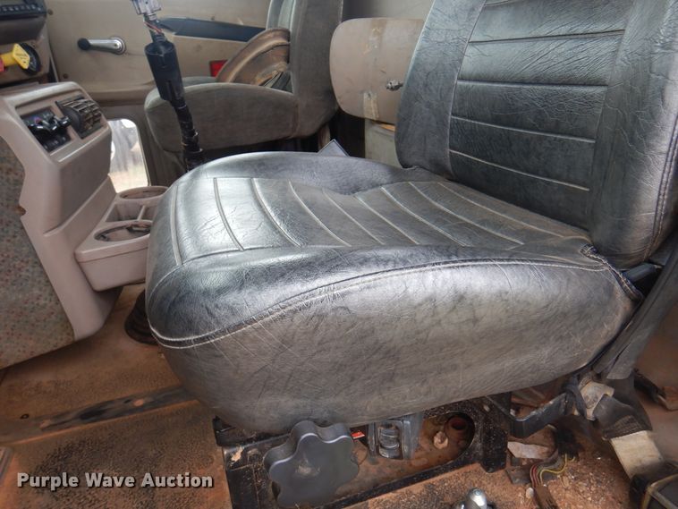 image for item DJ7514 2001 Mack CH613  semi truck