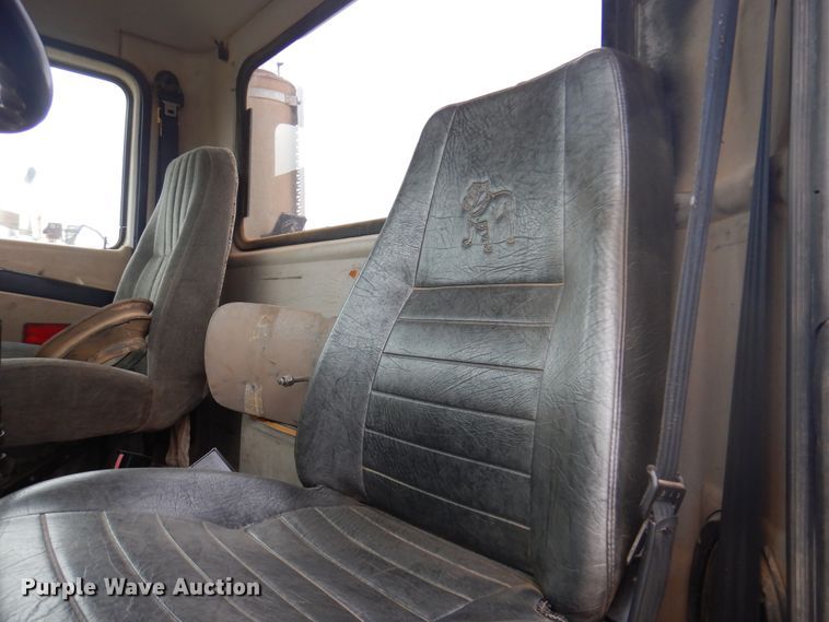 image for item DJ7514 2001 Mack CH613  semi truck