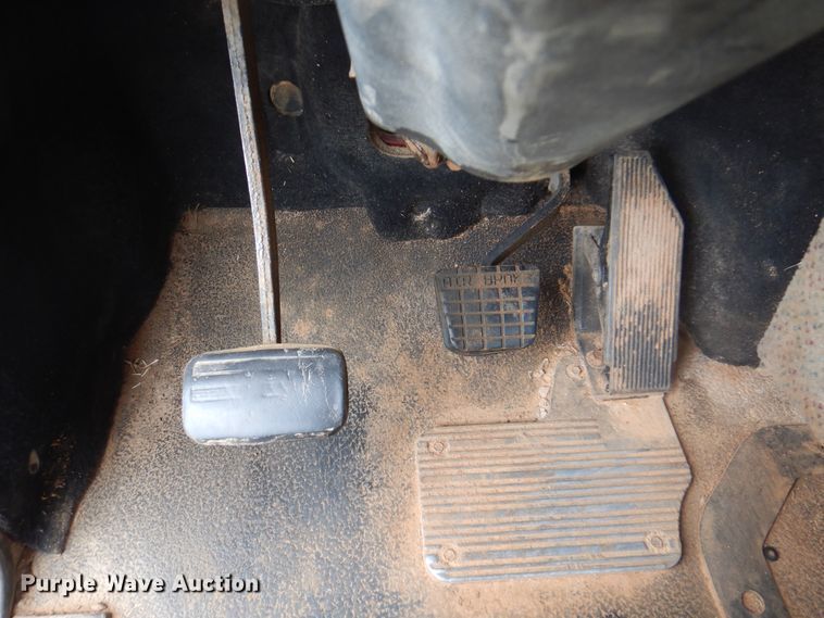 image for item DJ7514 2001 Mack CH613  semi truck