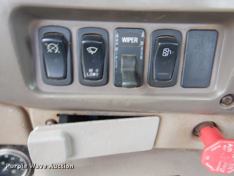 image for item DJ7514 2001 Mack CH613  semi truck