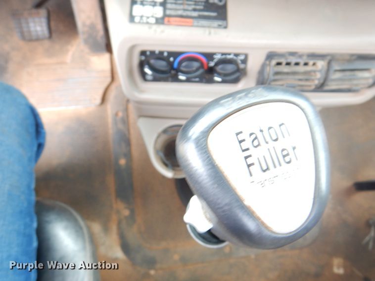 image for item DJ7514 2001 Mack CH613  semi truck