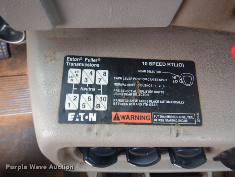 image for item DJ7514 2001 Mack CH613  semi truck