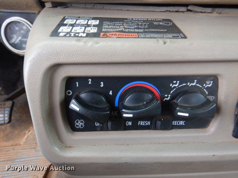 image for item DJ7514 2001 Mack CH613  semi truck