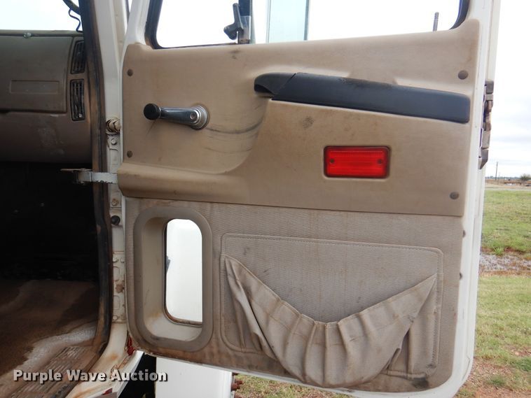 image for item DJ7514 2001 Mack CH613  semi truck