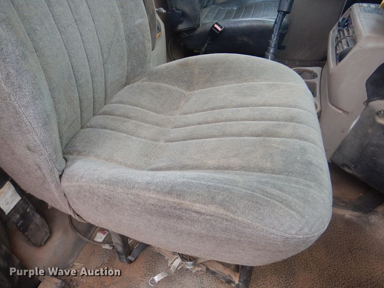 image for item DJ7514 2001 Mack CH613  semi truck