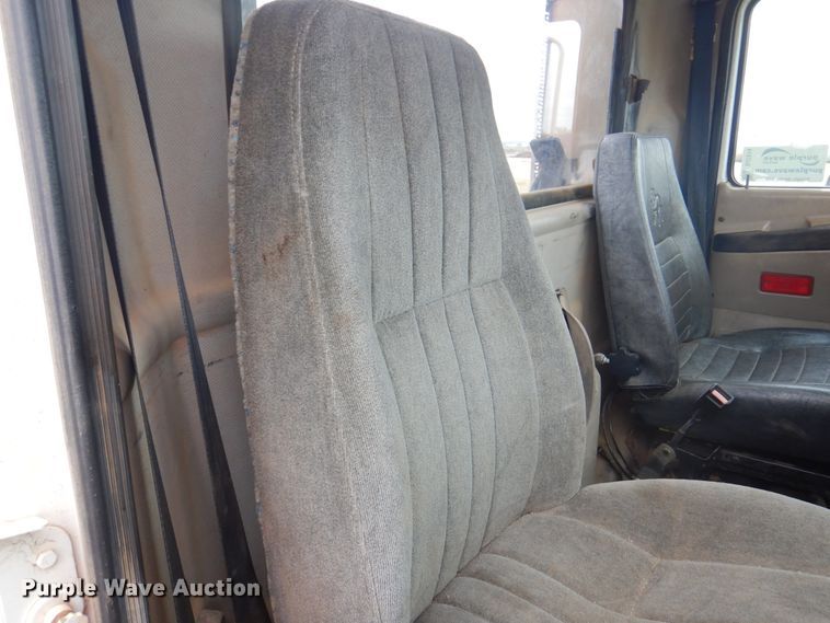 image for item DJ7514 2001 Mack CH613  semi truck