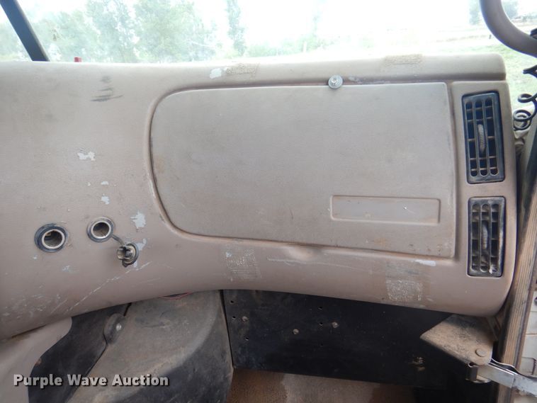 image for item DJ7514 2001 Mack CH613  semi truck