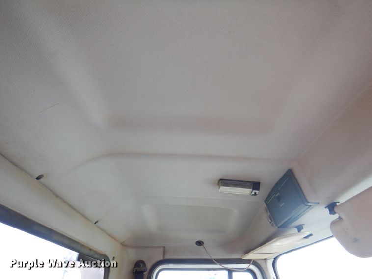 image for item DJ7514 2001 Mack CH613  semi truck