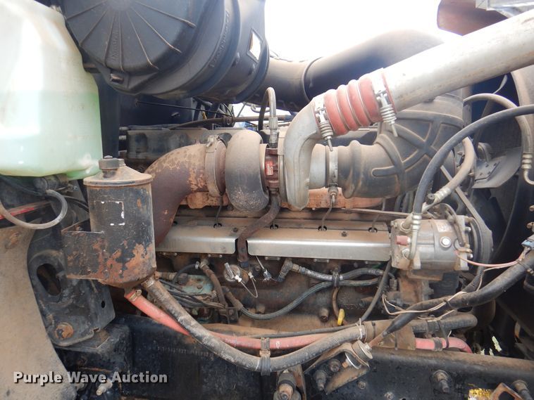 image for item DJ7514 2001 Mack CH613  semi truck